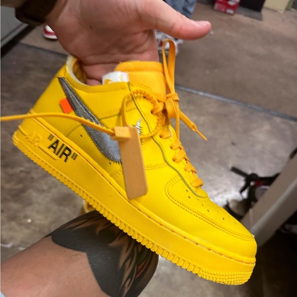 OFF-WHITE X AIR FORCE 1 LOW \'LEMONADE\'
US Men Size 9